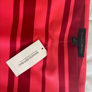 3/15 🛍 Beautiful pencil skirt from Banana Republic.